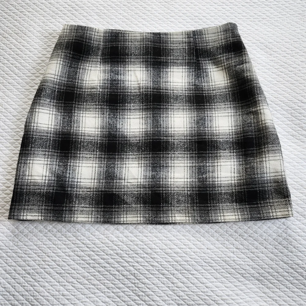 Forever 21 Black and White Plaid Mini Skirt - Picture 2 of 4